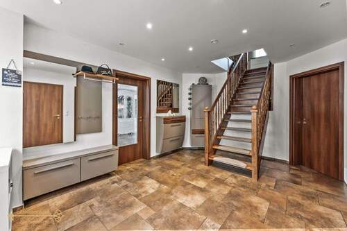 Flur - 6 Zimmer Einfamilienhaus in Wardenburg