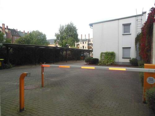 Parkplätze im Hinterhof - 