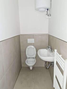 Gäste-WC - Etagenwohnung mit 100,00 m&sup2; in Chemnitz zur Miete