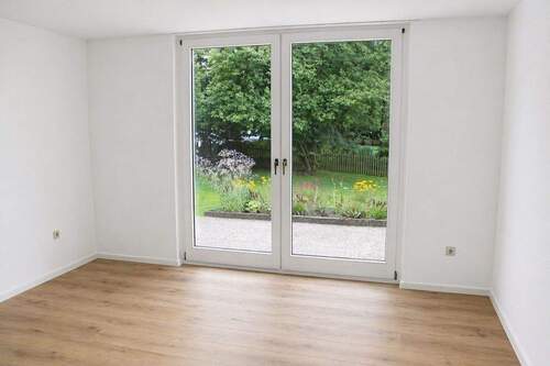 Wohnen mit Zugang zur Terrasse und Garten ähnlich - Provisionsfrei und ein eigener Garten! Freiwerdende 1-Zimmer-Wohnung mit Terrasse im Erdgeschoss in nettem MFH in Nürnberg Katzwang