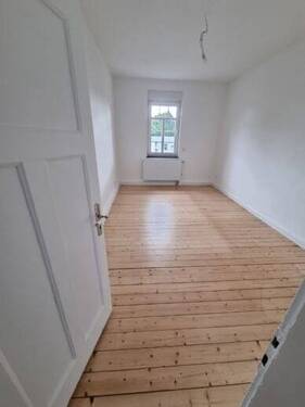 Schlafzimmer - Komplett sanierte 4 Zimmer Wohnung mit 2 Bädern und EBK