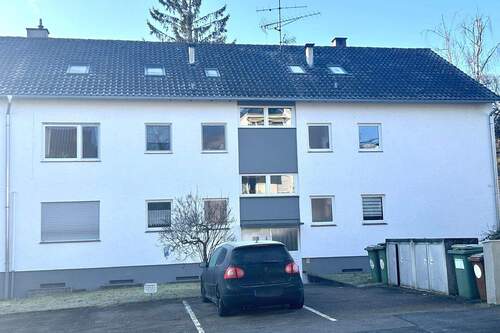 Hauseingangsseite - 2 Zimmer Mehrfamilienhaus, Wohnhaus zum Kaufen in Stuttgart