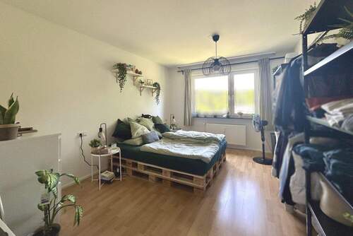 Schlafzimmer 1.OG links - 