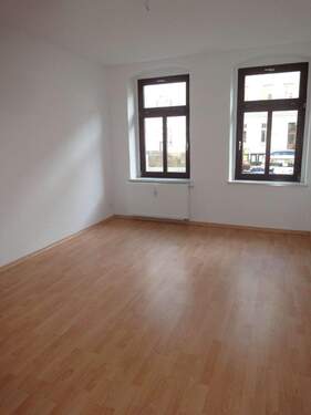 Wohnzimmer - Inklusive EBK - Balkon an der Küche - frei ab 1.5.26