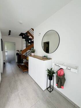 Eingangsbereich - 5 Zimmer Einfamilienhaus zum Kaufen in Krefeld