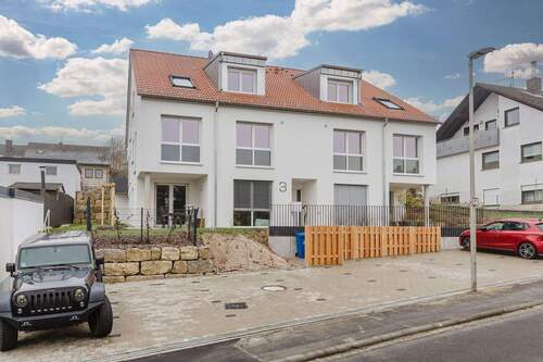 Hausansicht Nord - 3 Zimmer Etagenwohnung zum Kaufen in Karlstadt