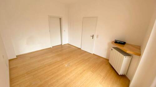 1.OG - Schlafzimmer Ansicht 2 - 