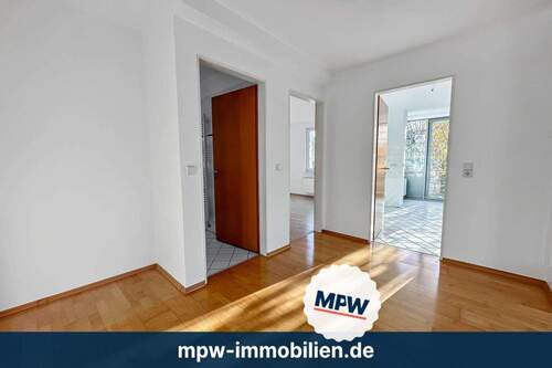 Flur - Großzügige Wohnung mit Balkon & Stellplatz - tolle Aufteilung