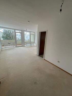 Wohnzimmer - 4 Zimmer Etagenwohnung zum Kaufen in Puchheim