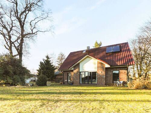 Garten mit Blick auf die Terrasse - 