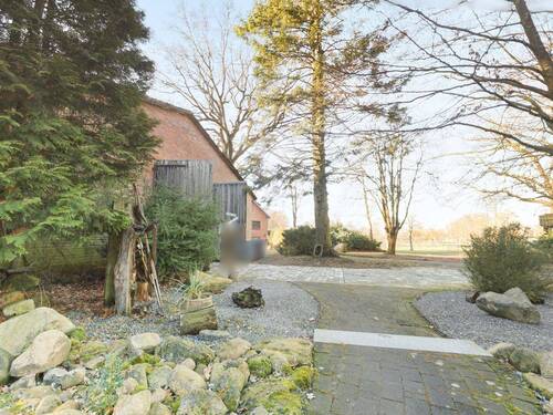 Blick zum Nebengebäude - 