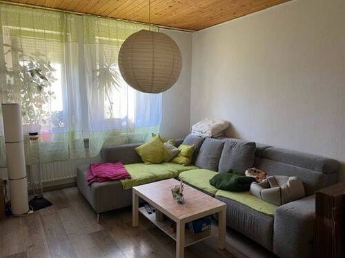 Wohnzimmer - Helle, gemütliche Erdgeschoss-Wohnung mit Garage in schöner Wohnlage
