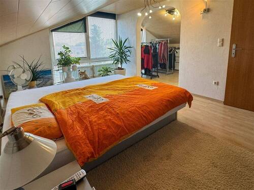 Schlafzimmer mit Ankleidezimmer - 