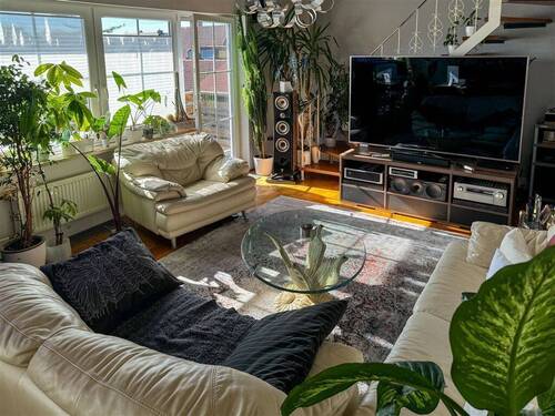 Wohnzimmer - Maisonette-Eigentumswohnung mit Garten und Garage