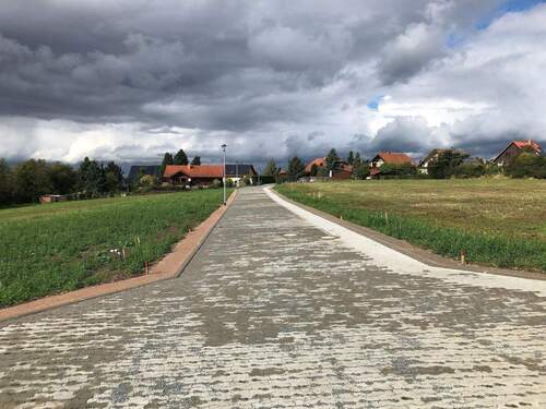 IMG_5145.jpg - Großes Grundstück am Feldrand mit unverbautem Blick ins Grüne.