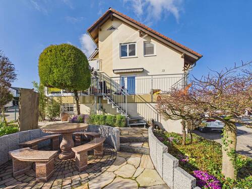 Ostansicht - Ein kreatives Zuhause in toller Höhenlage - DHH mit 5 ZI, Wintergarten & fantastischer Fernsicht