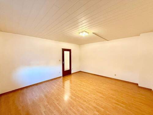 Viel Platz für Wohnen und Schlafen 2 - 1 Zimmer Einfamilienhaus in Nürnberg
