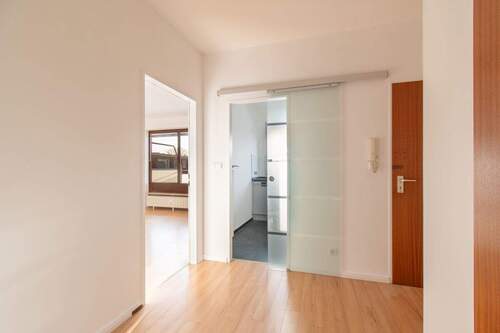 Großzügiger Eingangsbereich - 2 Zimmer Etagenwohnung in Hamburg