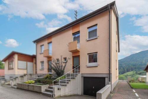 Außenansicht - DHH mit traumhaftem Ausblick in Forbach - Bermersbach Sofort bezugsfrei!