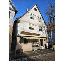 Mehrfamilienhaus mit zwei Wohnungen und Ladengechäft - Ditzingen Heimerdingen
