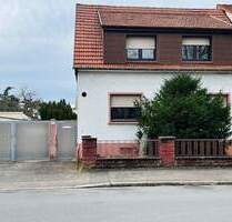 Gemütliches Ein- Zweifamilienhaus in zentraler Lage von Oberhausen - Oberhausen-Rheinhausen