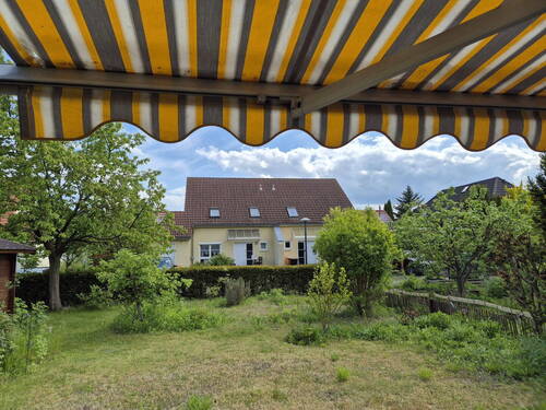 Blick zum Nachbarhaus gegenübe - 