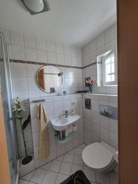 Duschbad, GästeWC - Doppelhaushälfte mit 132,00 m&sup2; in Berlin-Biesdorf zum Kaufen