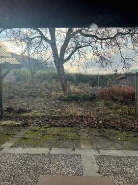 Blick von der Sonnenterrasse in den Garten - 