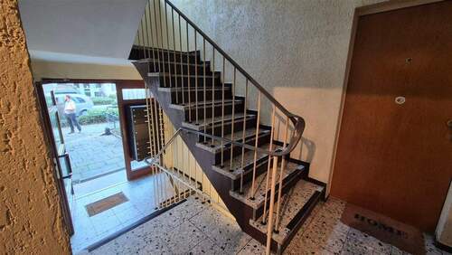 Treppenhaus - 2 Zimmer Etagenwohnung zum Kaufen in Oberhausen