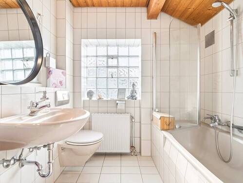 Bad im Dachgeschoss - 