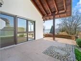 Teilüberdachte, große Terrasse - 8 Zimmer Einfamilienhaus in Sipplingen