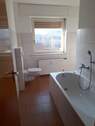 Bad mit Wanne - 