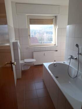 Bad mit Wanne - 