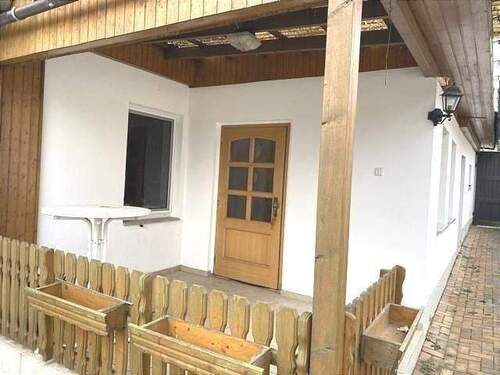 kleine Terrasse am Nebengebäude - 