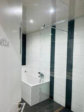 Badezimmer mit Dusche - 