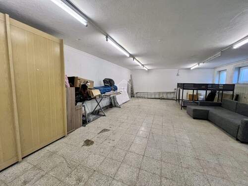 großer Lagerraum.jpeg - 1 Zimmer Mehrfamilienhaus, Wohnhaus in Burkardroth