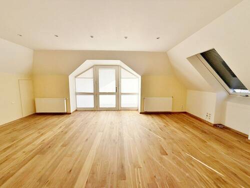 großen Zimmer mit Zugang zur Loggia - 