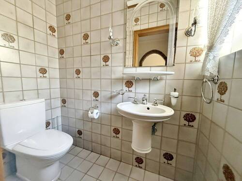 Gäste-WC - Einfamilienhaus mit 250,00 m&sup2; in Stuhr zum Kaufen