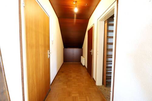 Flur - 4 Zimmer Etagenwohnung zum Kaufen in Bad Salzuflen / Wüsten