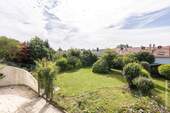 Blick in den sonnigen Garten - 