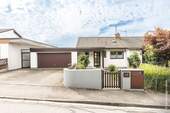 Haus- und Garagenansicht - 4 Zimmer Reihenendhaus in Ebersberg