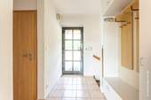 Eingangsbereich mit Garderobe - 
