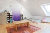 Zimmer im Dachgeschoss - 