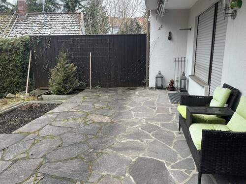 Nahe zu einsehbare Südost Terrasse mit Markise - 