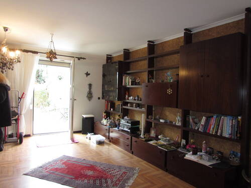 Wohnzimmer - Besichtigung - 5 Zimmer RH -Renovierungsbedarf,incls. Einliegerwohnung, mini Garten Terrasse, Parkplatz