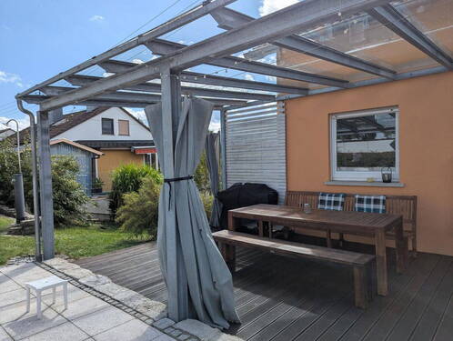 Überdachte Holzterrasse - 