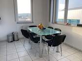 Küche mit Tisch - 