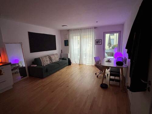 Wohnzimmer.jpeg - 2 Zimmer Etagenwohnung zur Miete in Nürnberg