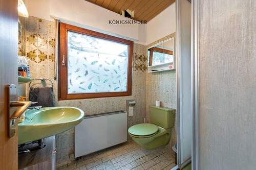 Hier hat das Gäste-WC auch eine Dusche - für Gäste, die länger bleiben... - 