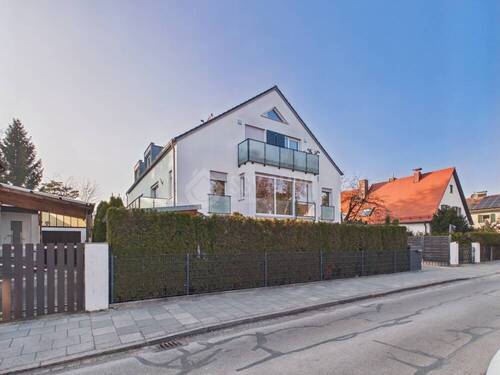 Außenansicht - Seitenbild - Stilvolle 2-Zimmer-Wohnung mit zwei Balkonen und Einbauküche im Münchner Westen